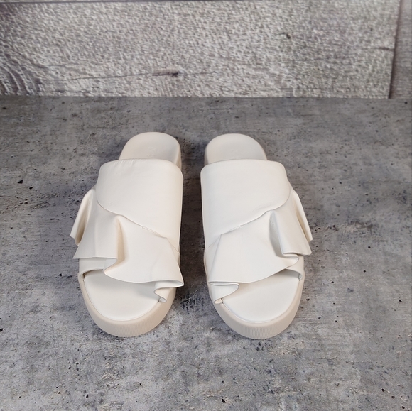Mercedes Castillo White Slipper Sandals - Picture 14 of 16